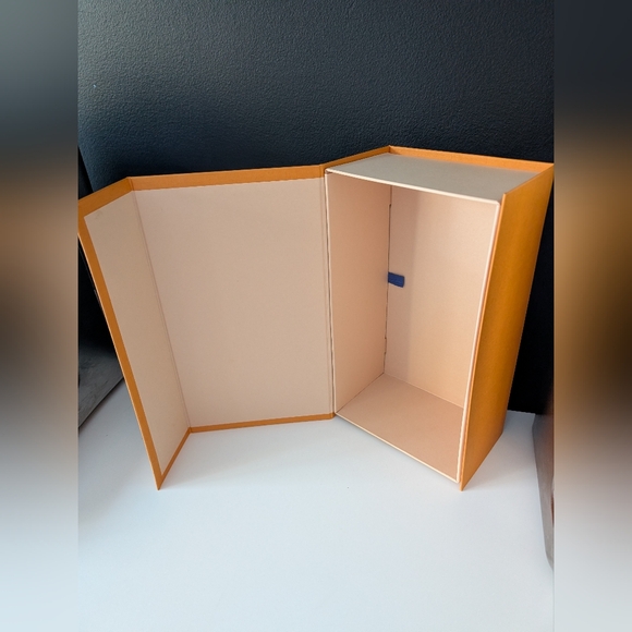 Louis Vuitton Magnetized Rectangular Gift Box - Picture 3 of 3